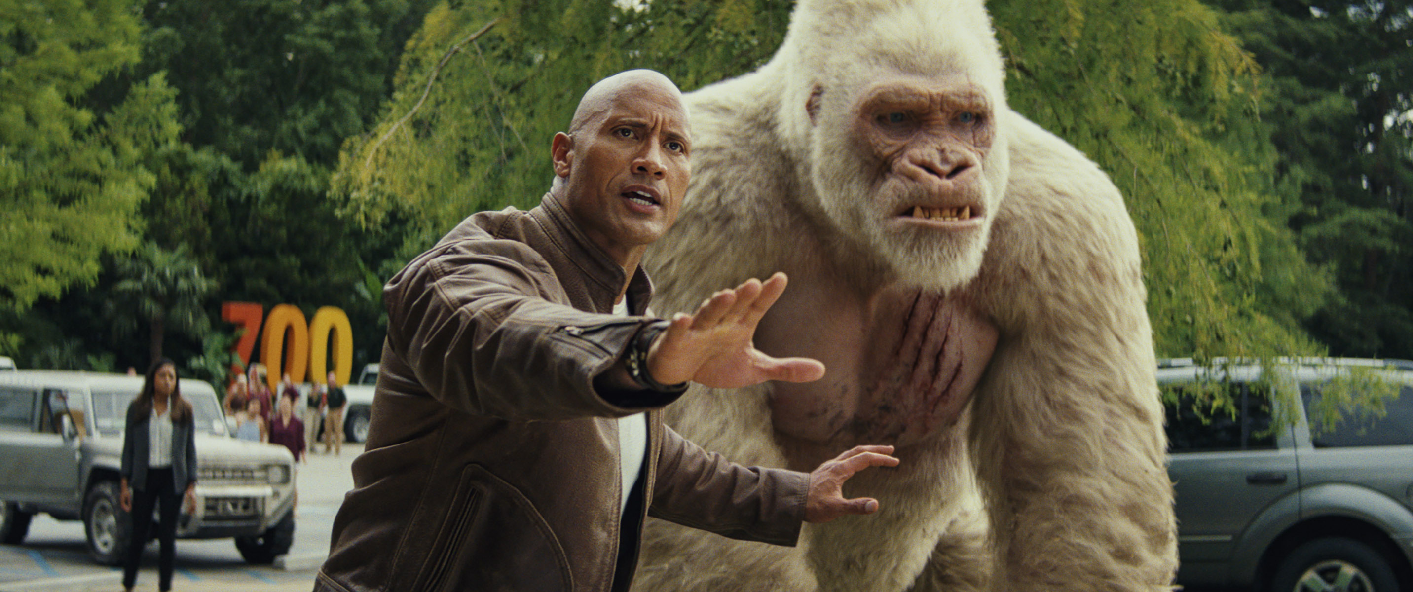 Dwayne Johnson with the giant ape George in RAMPAGE.